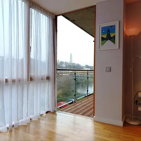 Superb Bellevue Apartment *